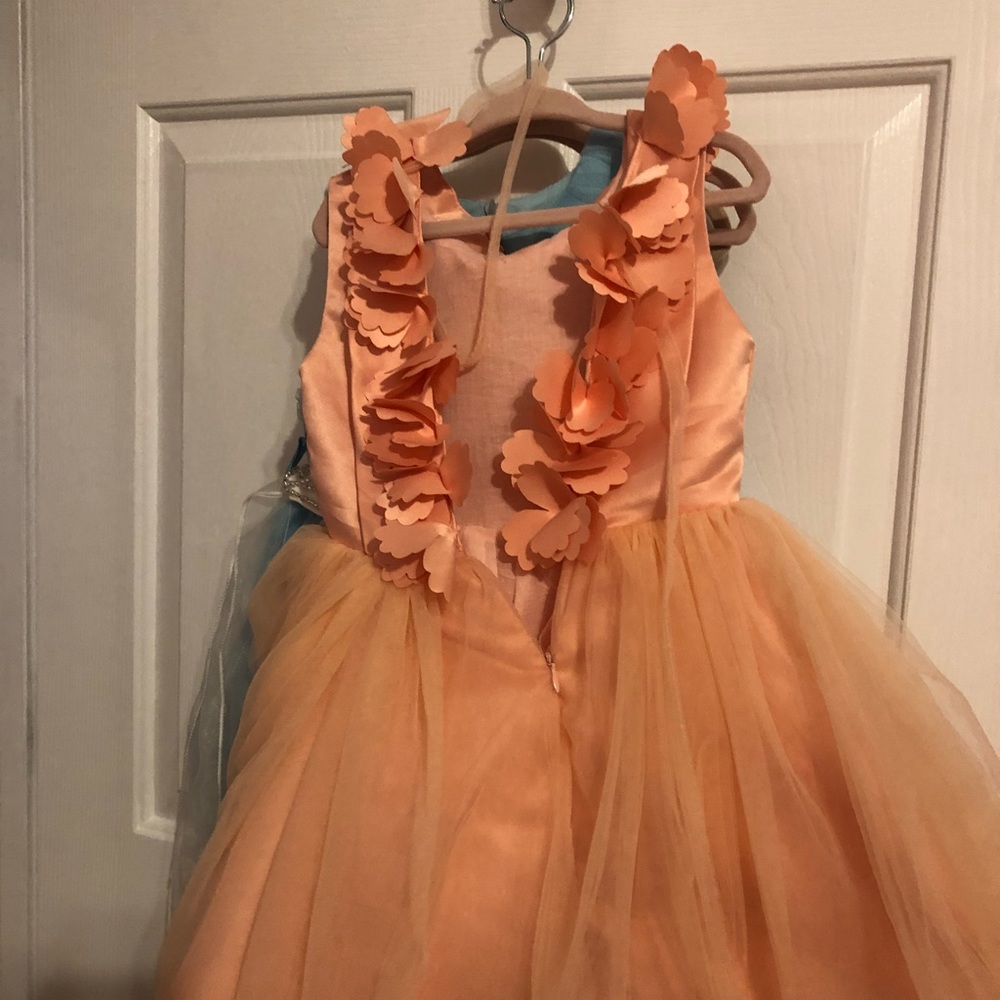 Formal dresses - Picture 2 of 5